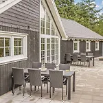 Six-bedroom In