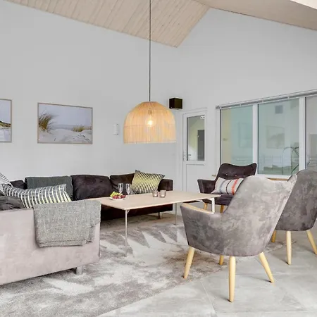 Six-bedroom In Semesterbostad Blåvand