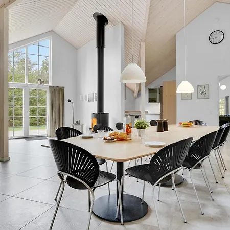 Six-bedroom In Blåvand