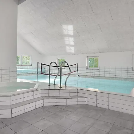 Six-bedroom In Semesterbostad *