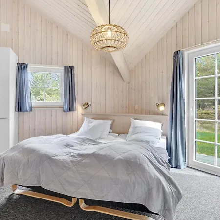 Semesterbostad Six-bedroom In