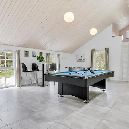 Six-bedroom In Semesterbostad