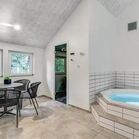 Six-bedroom In Semesterbostad *